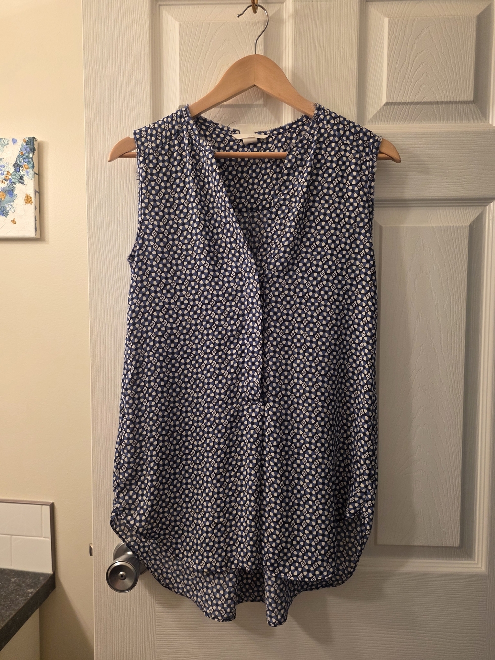 H&M Navy and White Sleeveless V-Neck Floral Blouse